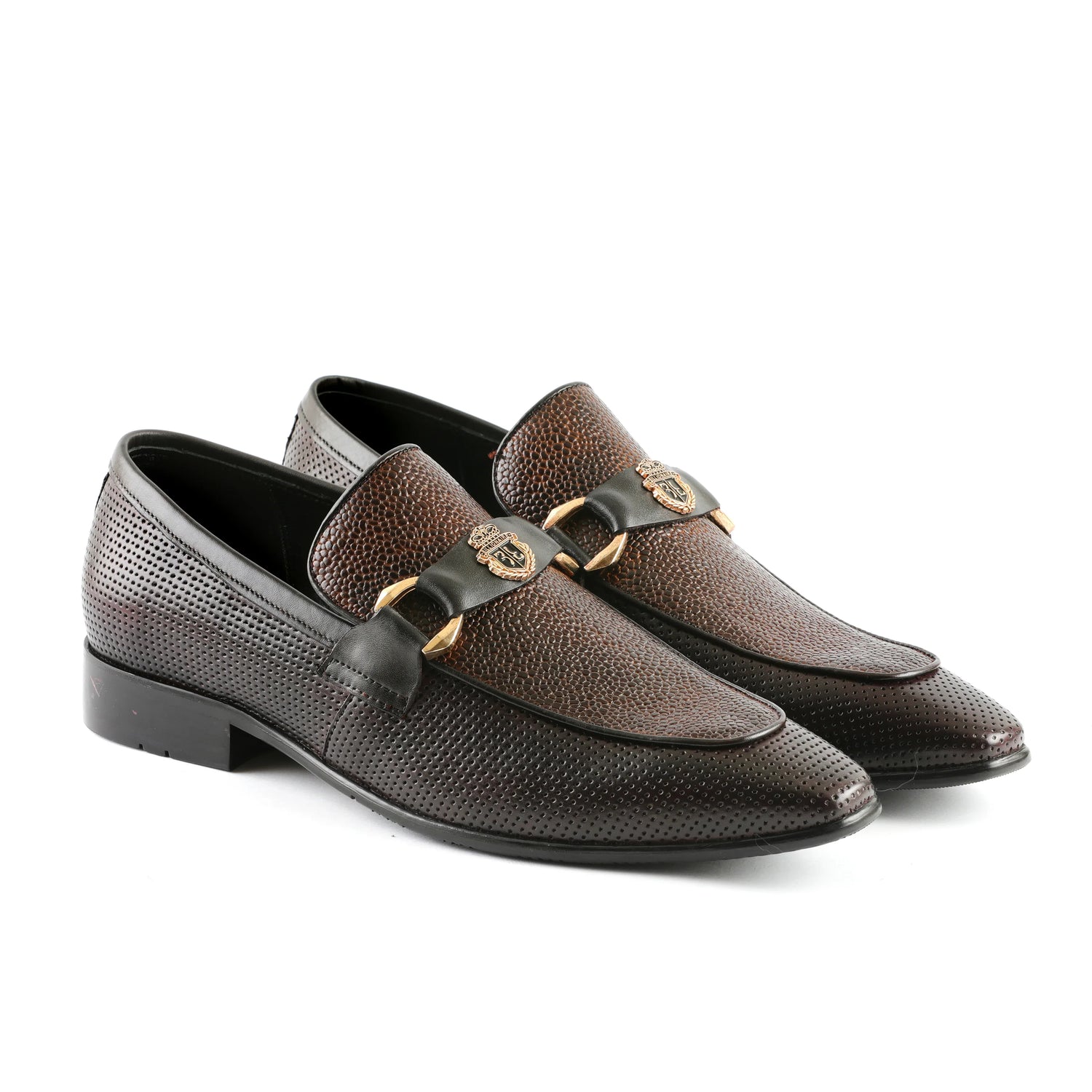 Trending Shoes in Pakistan – 2025 Guide to Style, Comfort & Craftsmanship