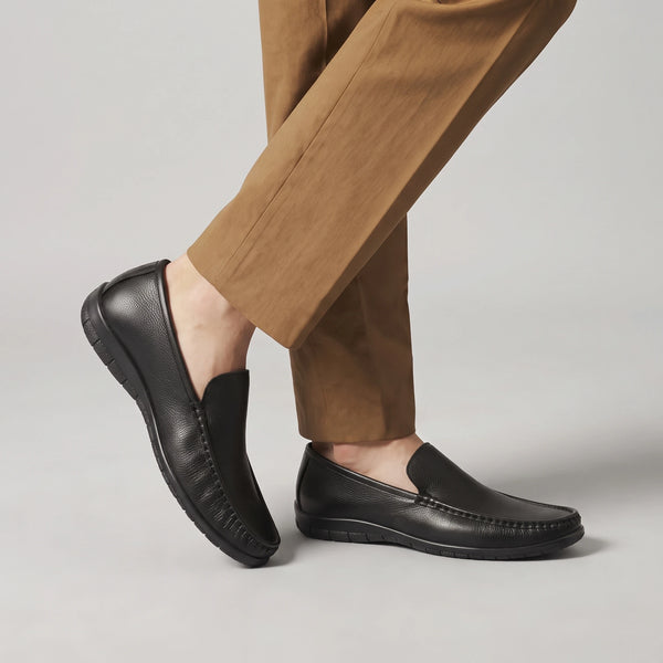 LE TORO Men's Classic Black Moccasins