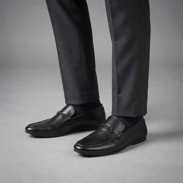 LE TOROBlack Sleek Slip-On Casual Shoes